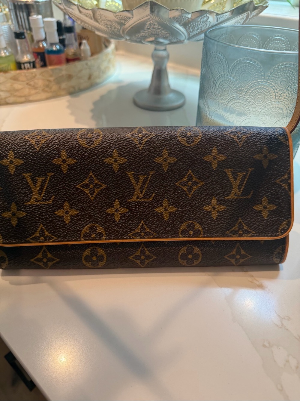 Authentic Louis Vuitton Monogram GM Crossbody - Picture 4 of 4
